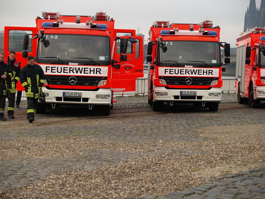 Neue LF`s fuer Koeln Uebergabe in Koeln Deutz an den Wachen  P064.JPG